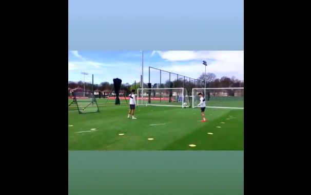 Gomez, Oxlade-Chamberlain
