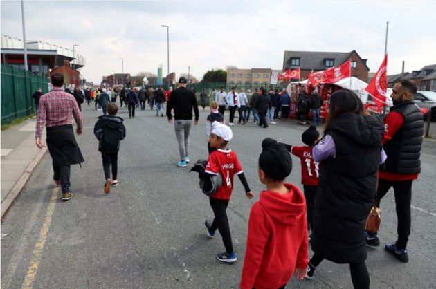 liverpool-fans-anfield