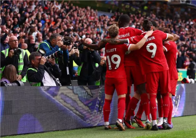 liverpool-players-celebrate
