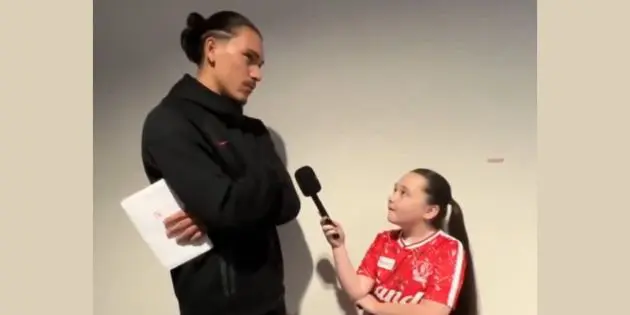 Darwin Nunez tests his English