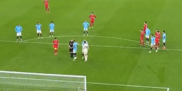 Mo Salah does keepy-ups against Man City