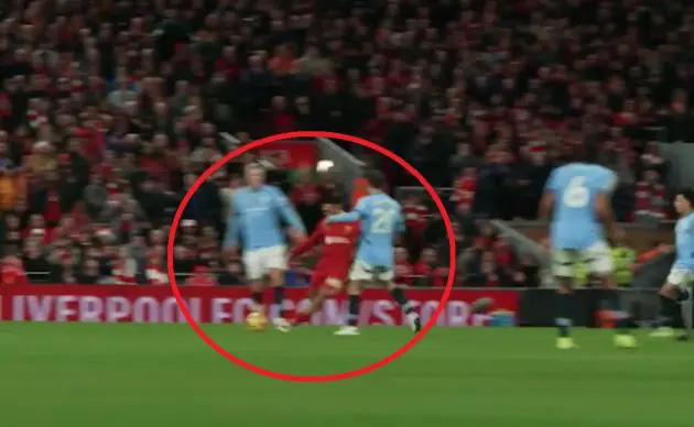 Trent Alexander-Arnold passes to Mo Salah.