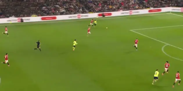Leny Yoro struggles against Southampton