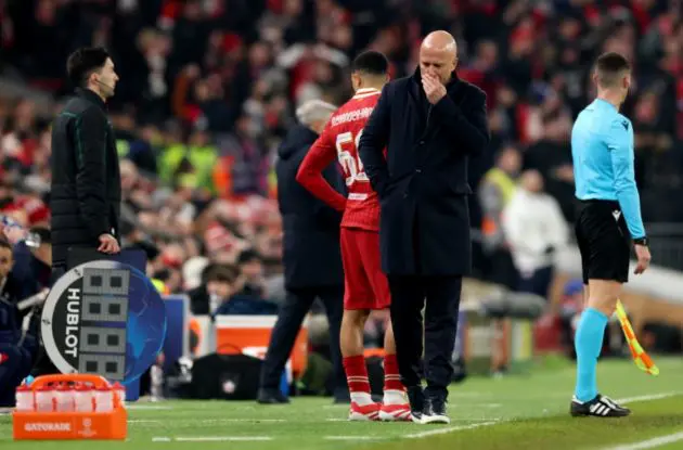 Arne Slot was forced into two substitutions that he didn't want to make against Lille