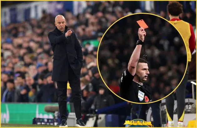 An angry Arne Slot points at Michael Oliver holding a red card.