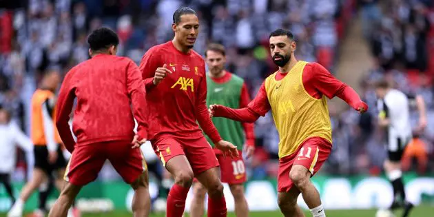 Mo Salah and Virgil van Dijk warm up for Liverpool