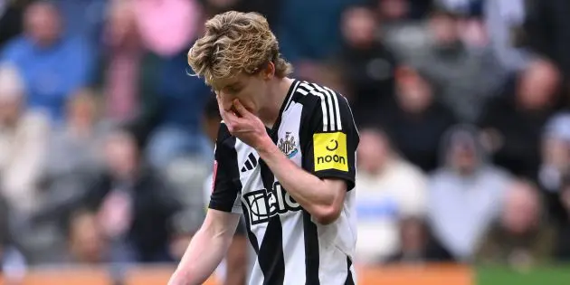 Anthony Gordon sent off for Newcastle