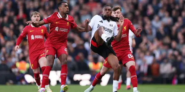 Conor Bradley plays against Fulham