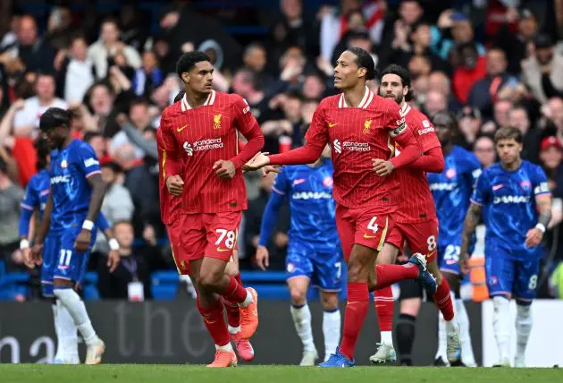Jarell Quansah looks at Virgil van Dijk whilst running at Stamford Bridge.