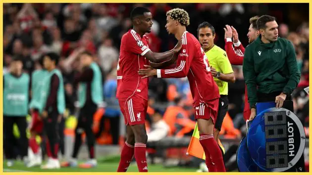 Hugo Ekitike subbed on for Alexander Isak