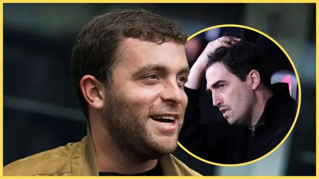 Transfer news expert Fabrizio Romano smiles at stressed Liverpool manager Andoni Iraola.