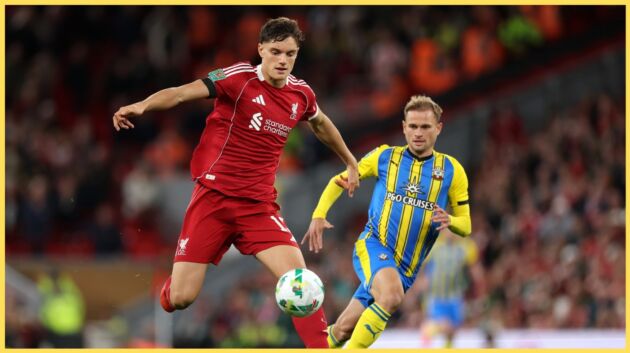 Giovanni Leoni gets away from Leo Scienza